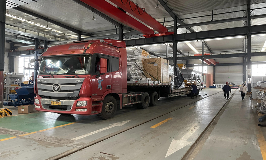 項目發貨|泉工股份全自動砌塊成型機生產線發貨華東，助力市政建設