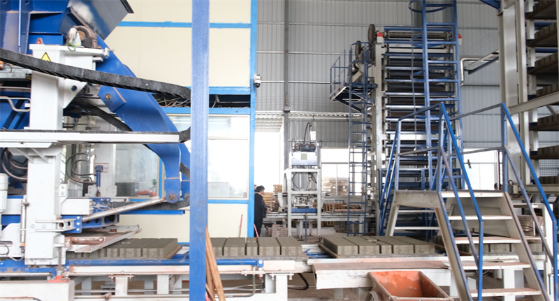 一機多磚、節能降碳，泉工策尼特15型打造綠色建材“泉工樣板”