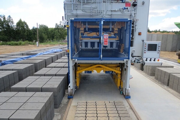 坦桑尼亞-Zenith 940便攜式制磚機