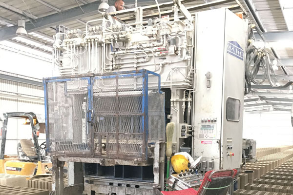 突尼斯_Zenith 940 Hourdi 砌塊機(jī)